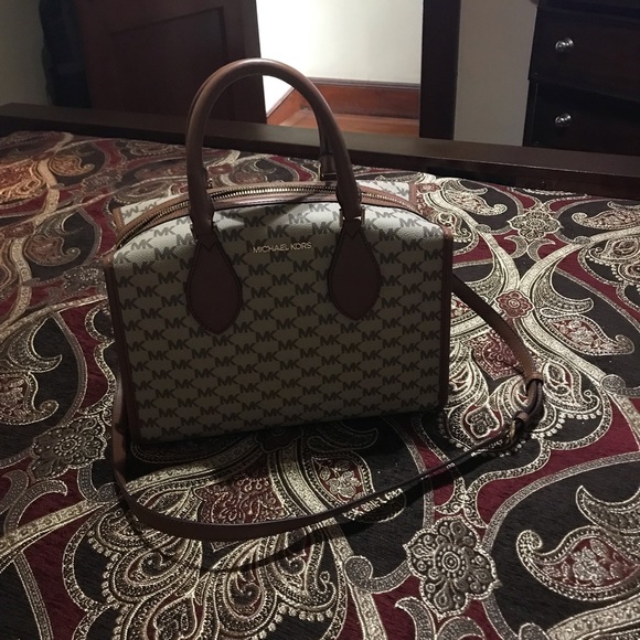 Michael Kors Handbags - 🔥🔥🔥SOLD ON ANOTHER SITE 🔥🔥🔥
